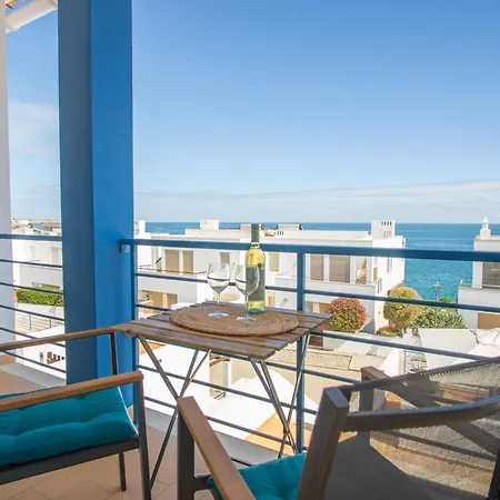 Дом отдыха Baleias - 3 Bedroom Townhouse With Private Pool & Sea View