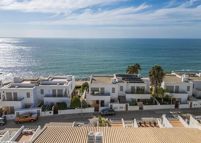 Baleias - 3 Bedroom Townhouse With Private Pool & Sea View Hébergement de vacances Luz
