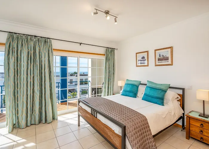 Hébergement de vacances Baleias - 3 Bedroom Townhouse With Private Pool & Sea View Luz