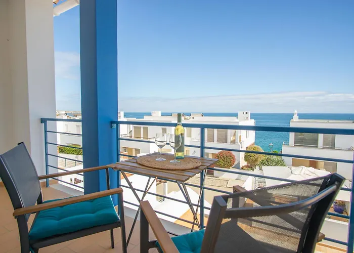 Hébergement de vacances Baleias - 3 Bedroom Townhouse With Private Pool & Sea View