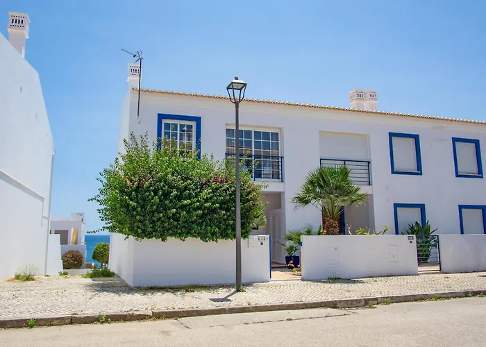 Baleias - 3 Bedroom Townhouse With Private Pool & Sea View Hébergement de vacances Luz